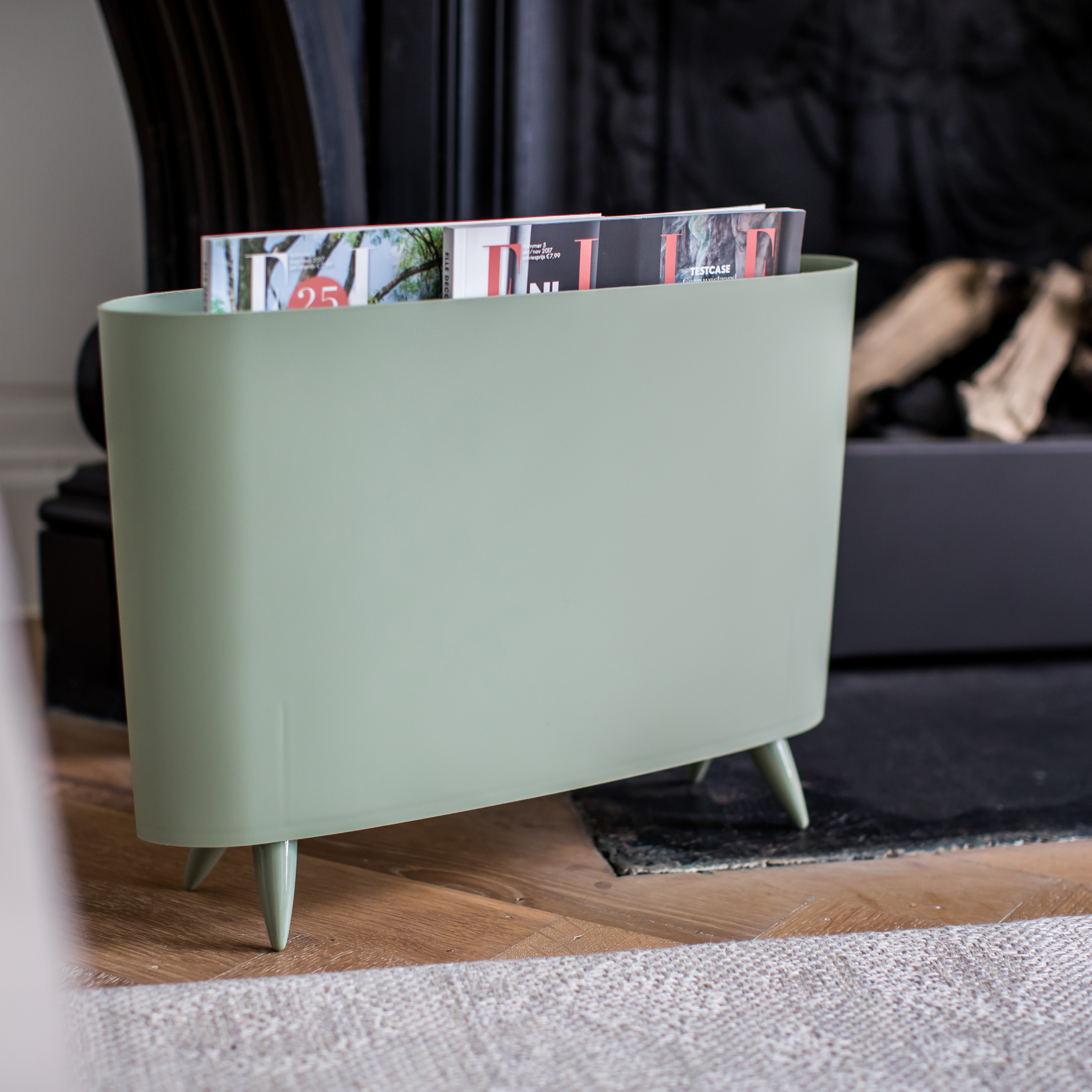 MILANO stojan na časopisy, noviny sv. šedý KOZIOL