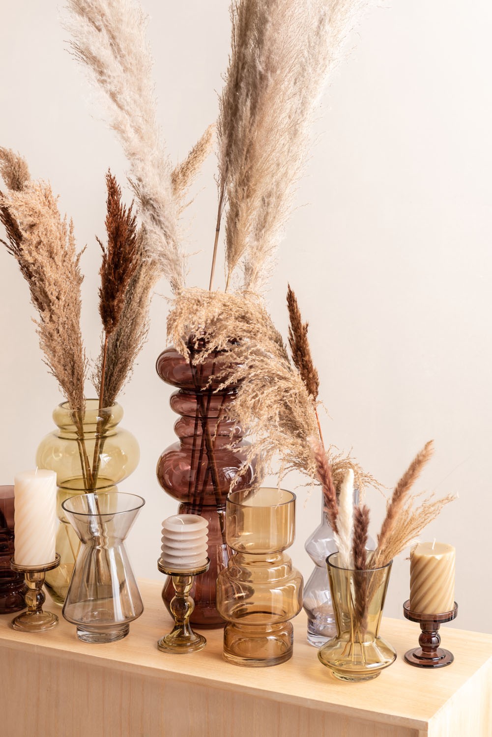 Sloupová svíčka Swirl velká slonová kost 15cm Present Time