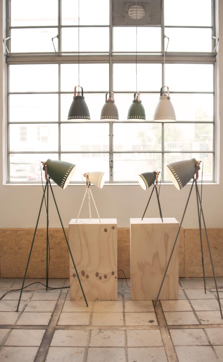 Stolní lampa na 3 nohách Mingle bílá Leitmotiv