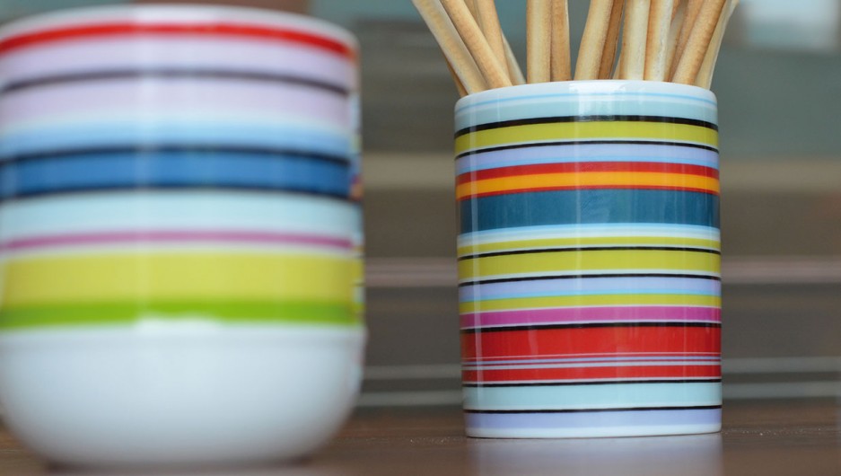 Porcelánová dóza/ hrnek s víkem/podšálkem Colour Stripes REMEMBER