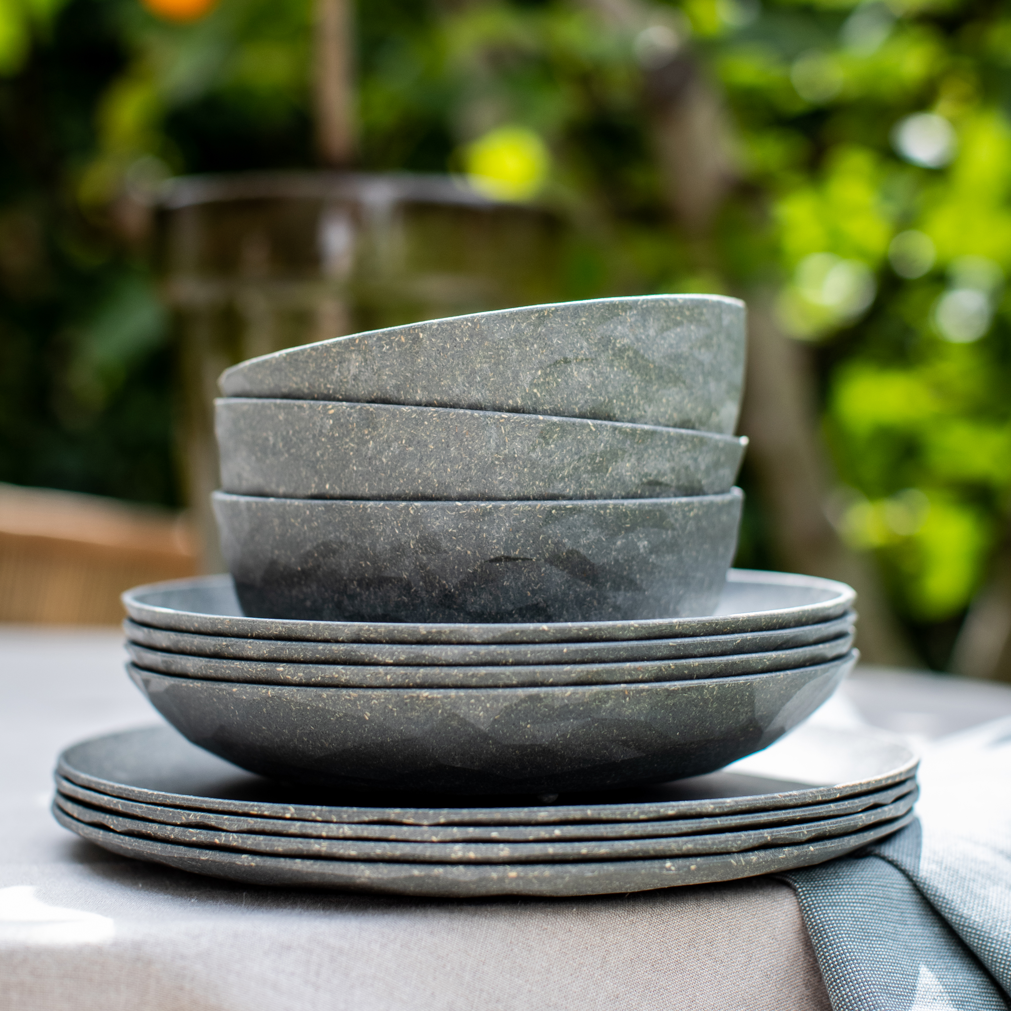 Sada 4 plochých talířů CLUB PLATE L ORGANIC KOZIOL