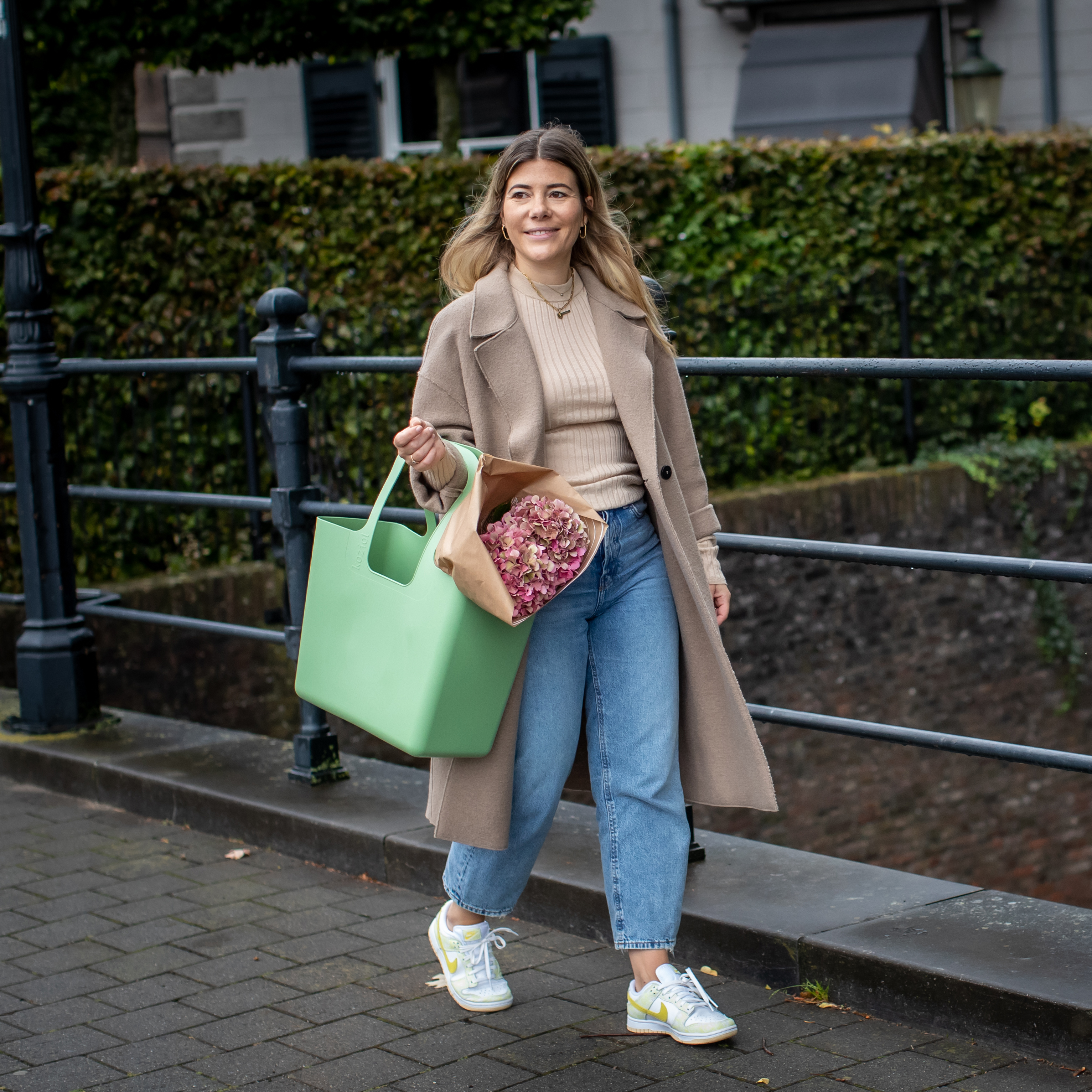 TASCHE XL plážová taška, zásobník, stojan na časopisy a noviny a na hračky Zelená Organic KOZIOL