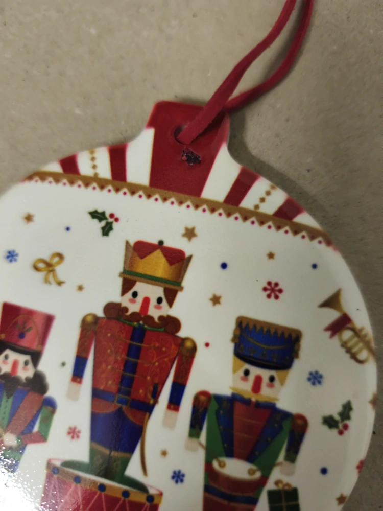 vada-Sada 4 podložek pod hrnky se šňůrkou na zavěšení ve tvaru baňky Lo Schiaccianoci 10cm BRANDANI