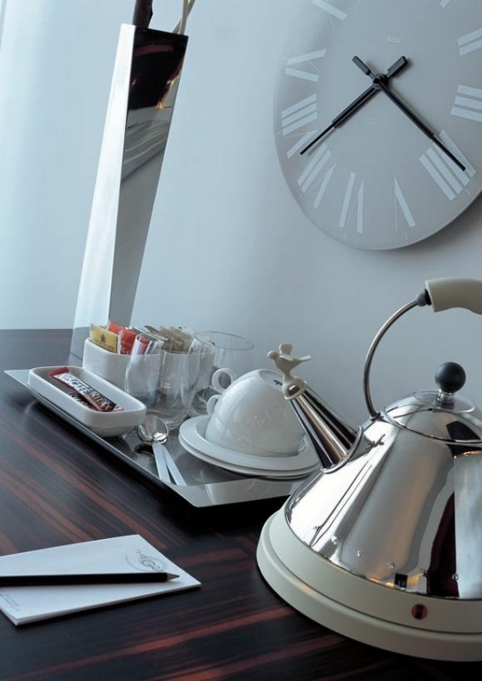  Rychlovarná konvice s ptáčkem Alessi