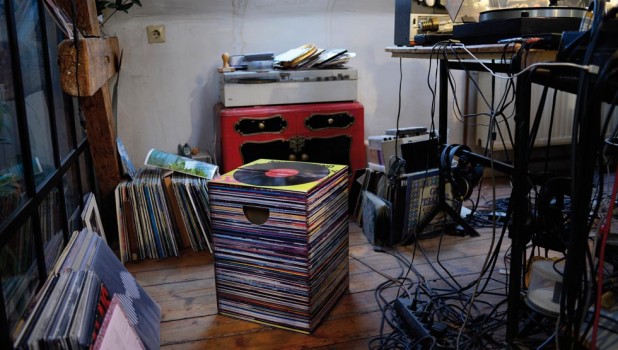 Sedák, stolička, taburet, odkládací stolek..Music Express LP desky REMEMBER