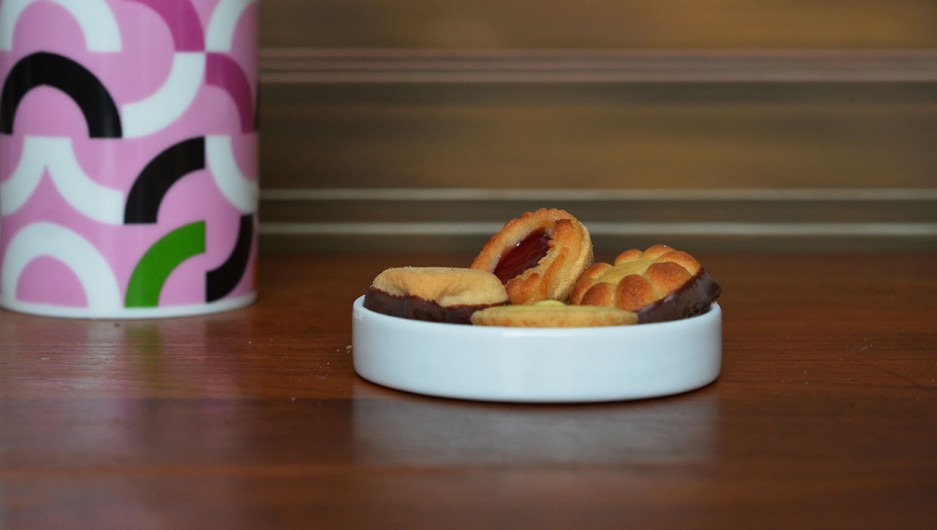 Porcelánová dóza/ hrnek s víkem/podšálkem Loop REMEMBER