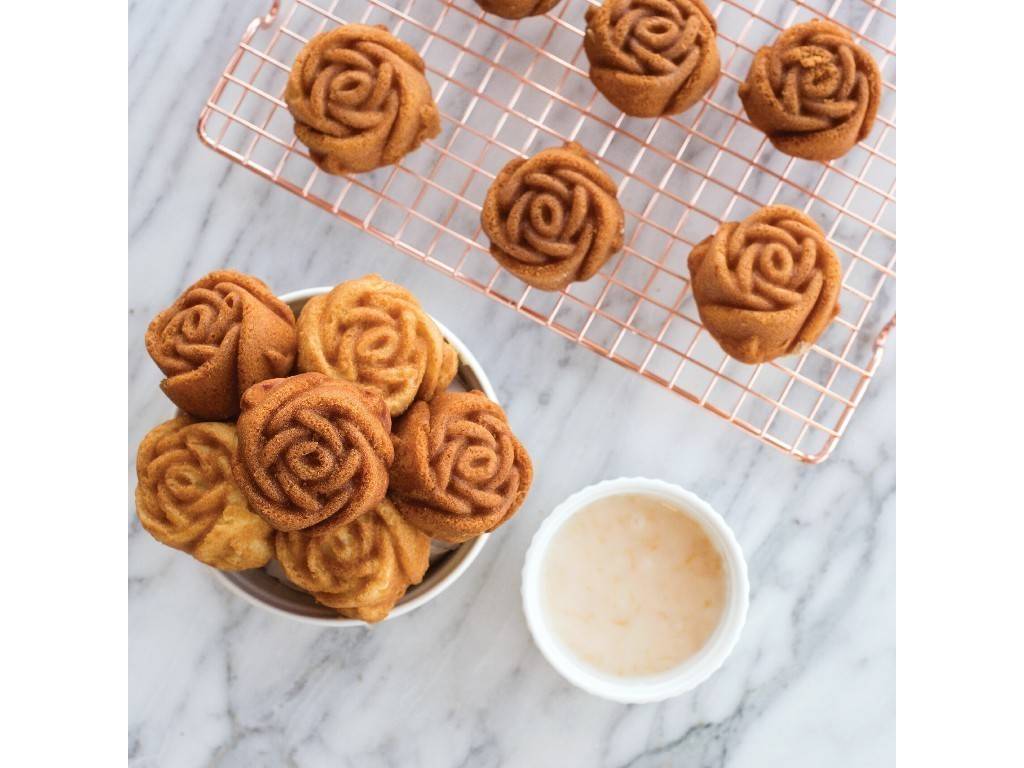 Forma Růžičky plát s 6 formičkami Nordic Ware