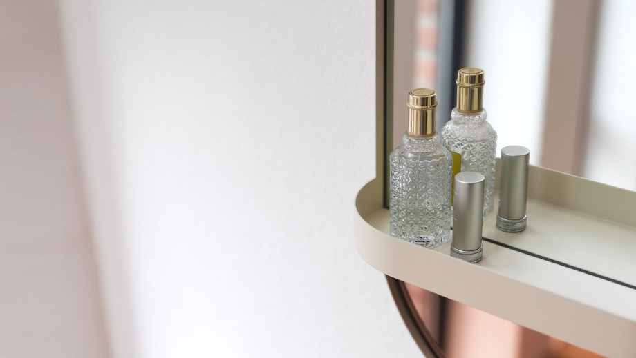 Nástěnné zrcadlo s poličkou No.1 REMEMBER