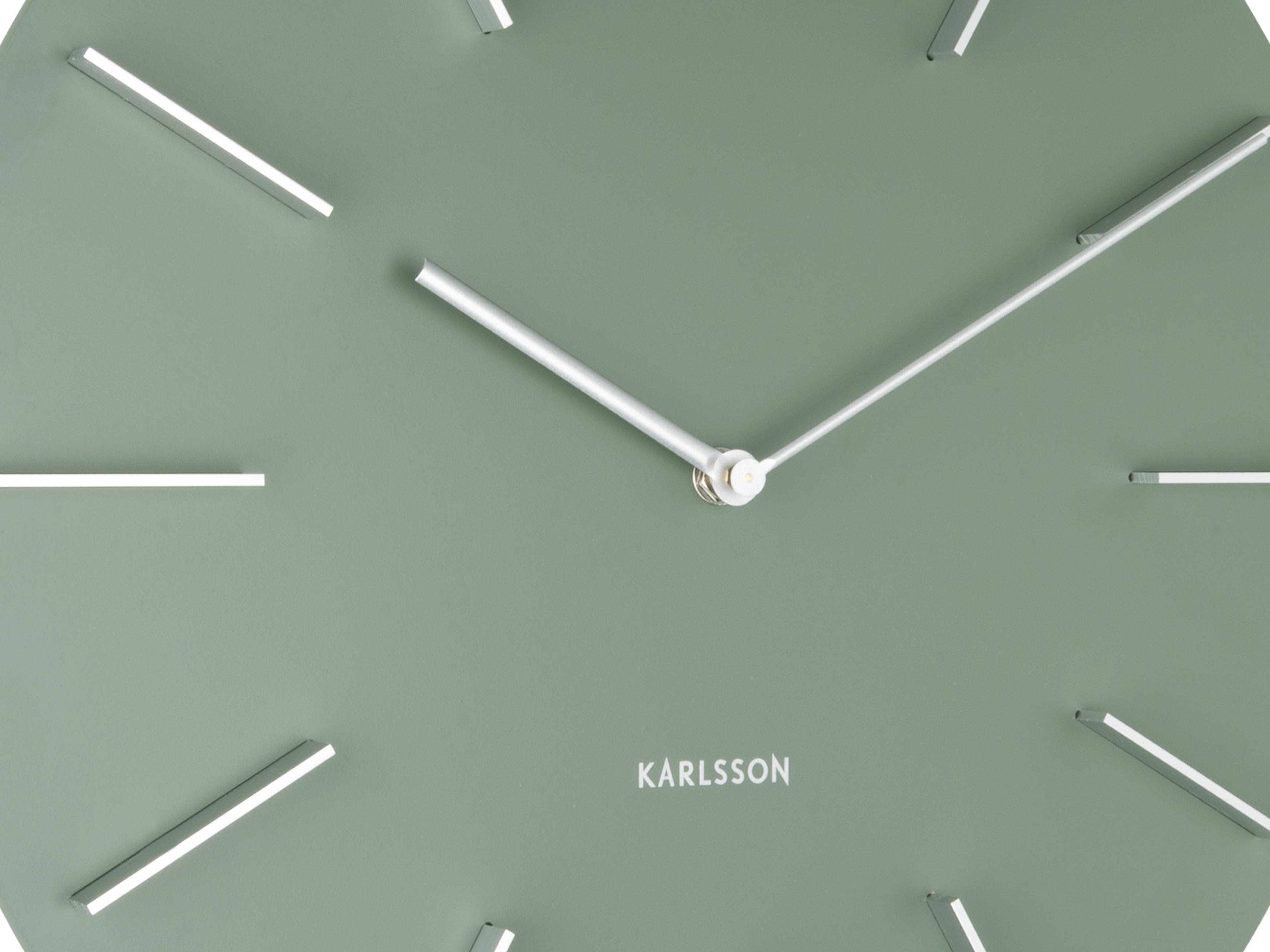 Nástěnné hodiny Discreet 40 cm tm. zelené Karlsson