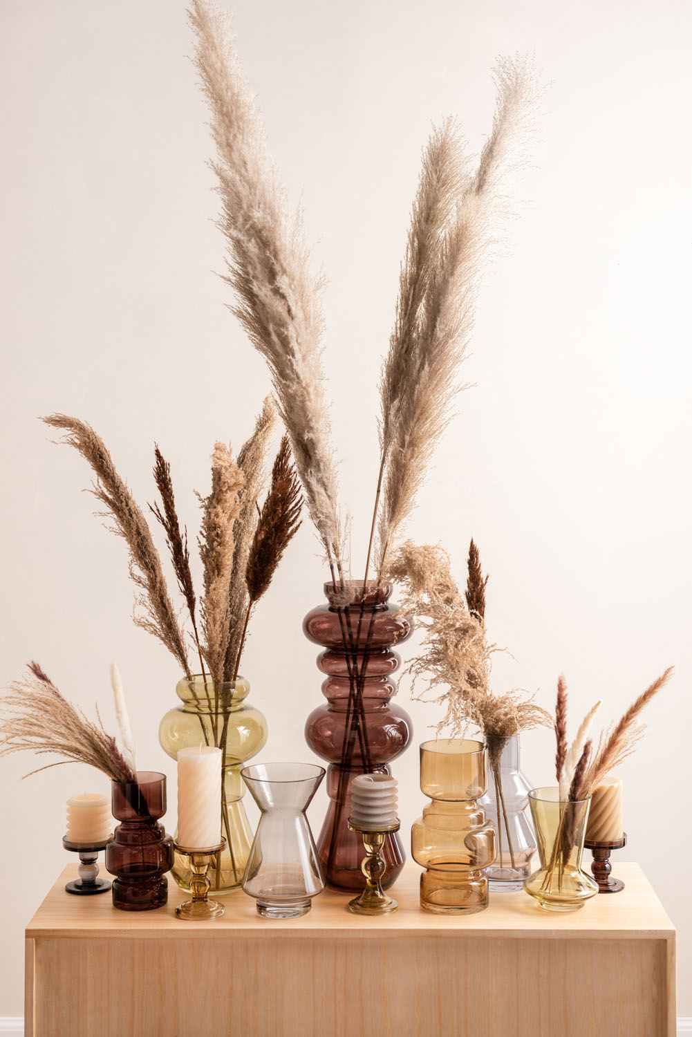 Svíčka Swirl M 10 cm pískově hnědá Present Time