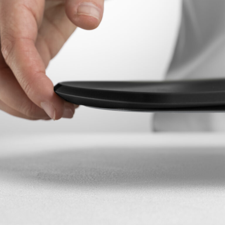 Prkénko s okrajem a protiskluzem 35cm Skateboard černé Blim+