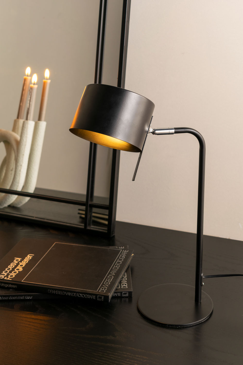 Stolní lampa Shell černá Leitmotiv