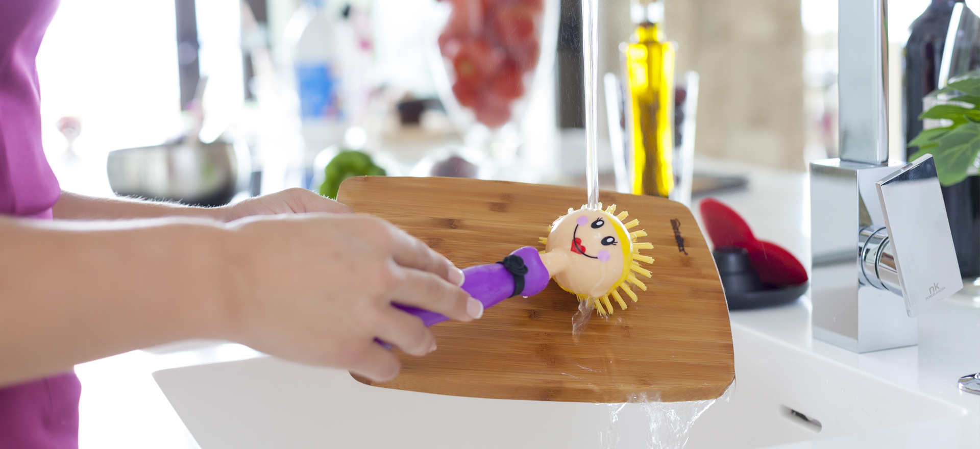 Set FLAVIA kartáč panenka na mytí nádobí + houba ve stojanku DOLLS VIGAR