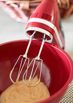 Ruční šlehač, 9ti rychlostní P2 královská červená KitchenAid