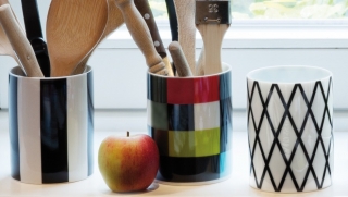 Porcelánová dóza/ hrnek s víkem/podšálkem Random REMEMBER